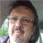 Laureato esperto, impartisce lezioni scuole medie e biennio superiori